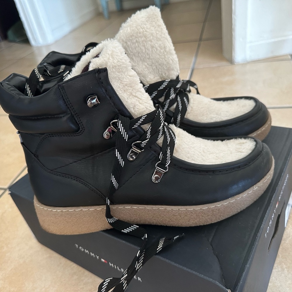 Boots- Tommy Hilfiger